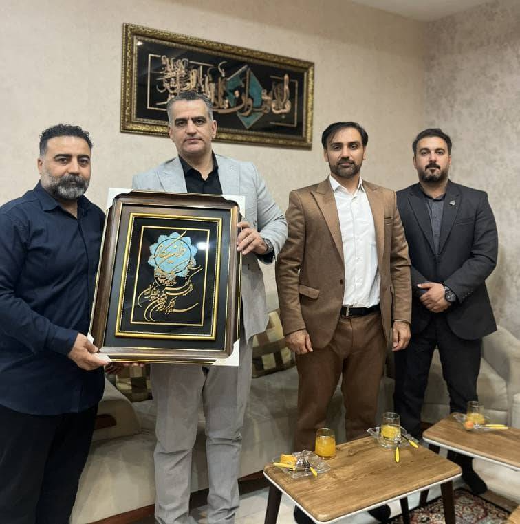 دیدار رییس فدراسیون رزمی با خانواده شهید ناصر پیمانی در آبادان