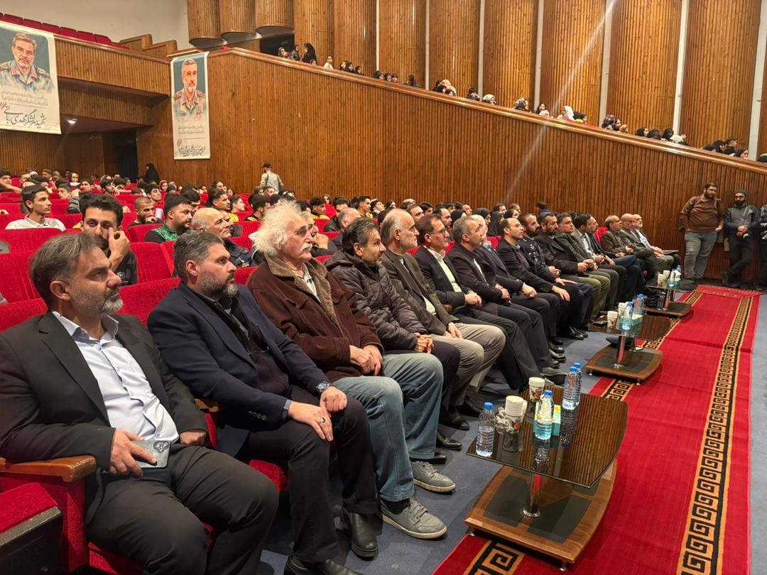 حضور گسترده مسئولین و رزمیکاران فدراسیون انجمن‌های ورزش‌های رزمی در مراسم تجلیل از ورزشکاران جوانمرد