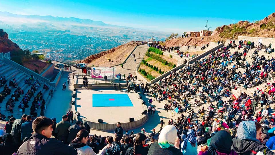 کوهپیمایی بزرگ خانواده ورزشهای رزمی در تبریز بمناسبت هفته تربیت بدنی و ورزش برگزار شد