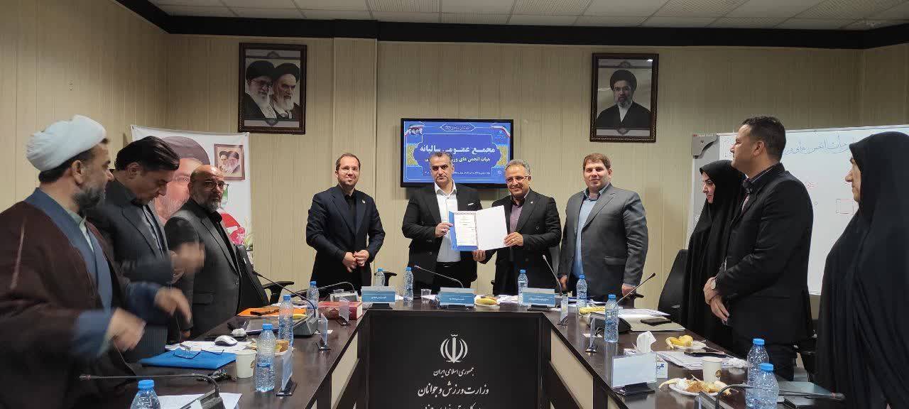 تقدیر رییس فدراسیون و سرپرست اداره کل ورزش و جوانان استان خراسان جنوبی از استاد مومنی